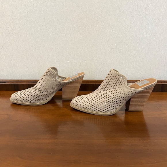 Dolce Vita Women's Size 9 Kenli Perforated Faux Leather, Wooden Block Heel Mules - Picture 3 of 7